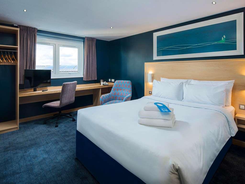 Travelodge Челтенхам Номер фото