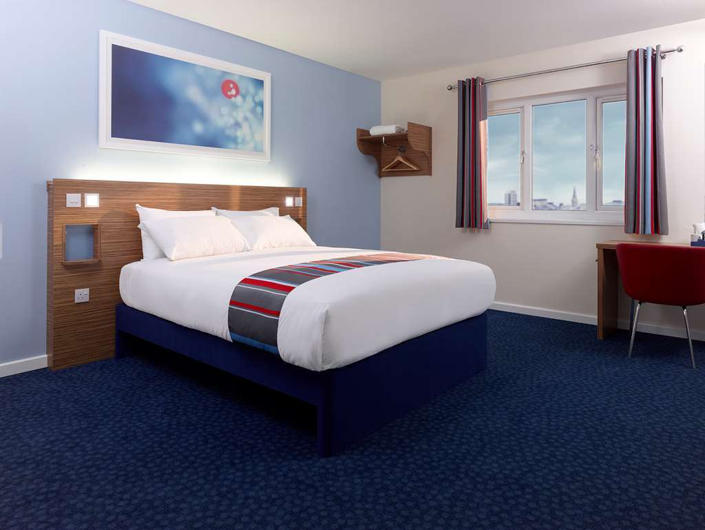 Travelodge Челтенхам Номер фото