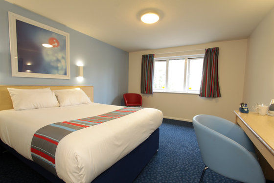 Travelodge Челтенхам Номер фото