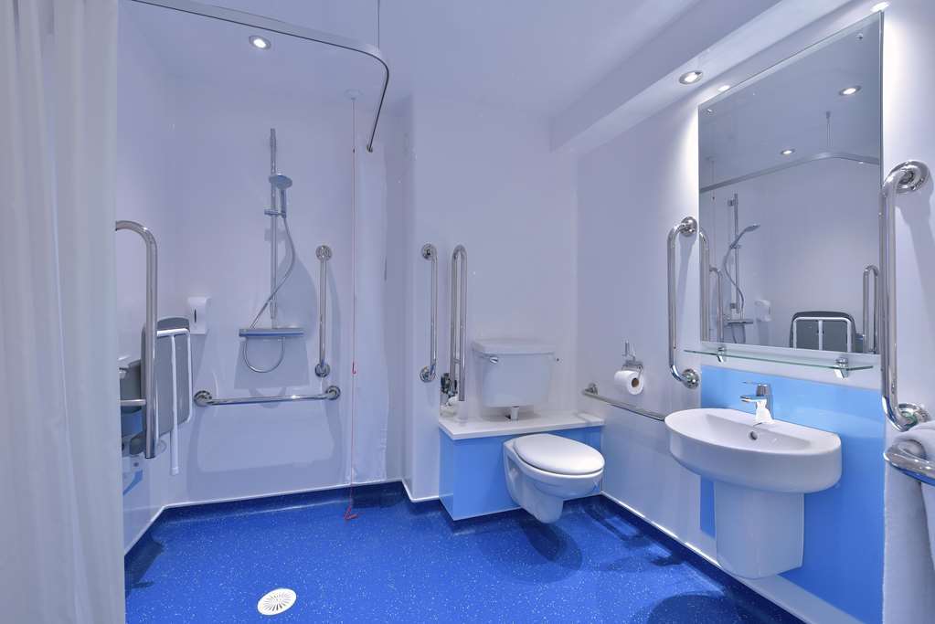 Travelodge Челтенхам Номер фото